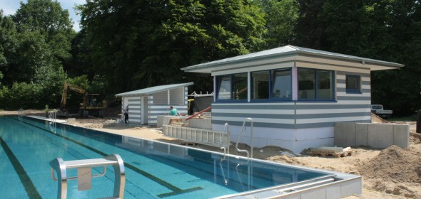 Die Aufsicht und die Frühschwimmer erhalten Neubauten