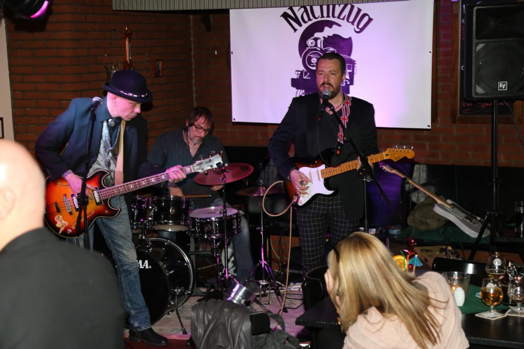 In der Kirchenklause wird regelmäßig Live-Musik präsentiert, hier die Band „Nachtzug“