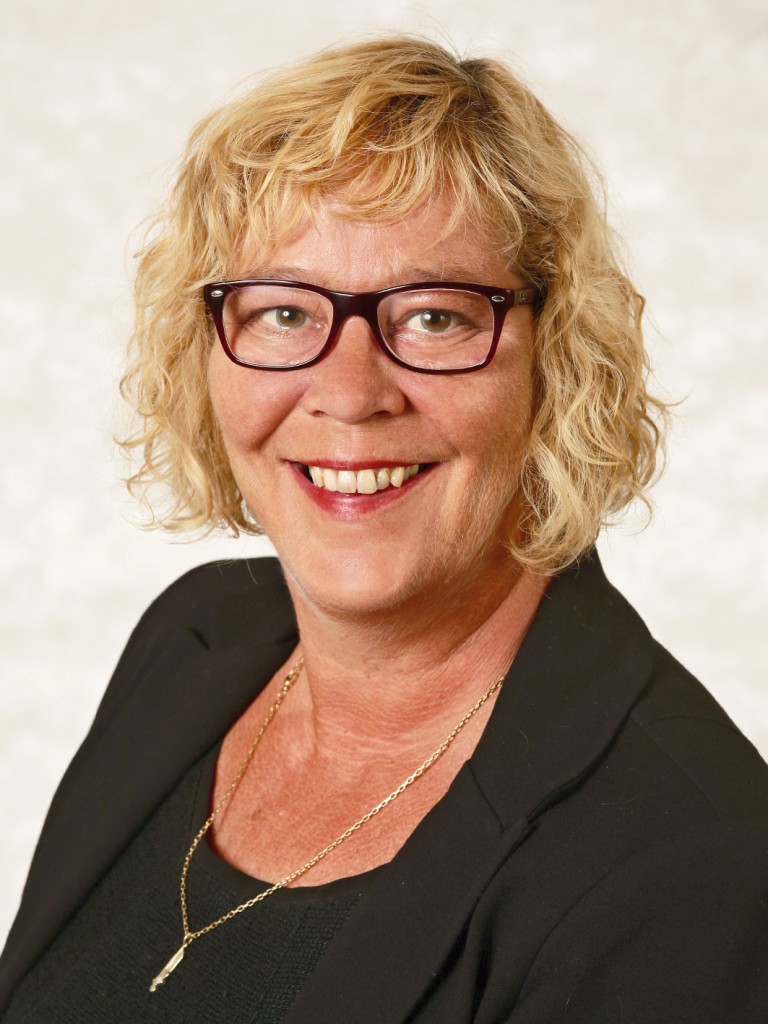 Susanne Danhier, Kreisvorsitzende der SPD Stormarn, freut sich über interessante Vorschläge zu Stormarner Vereinen und Personen, die sich für Frieden und soziale Gerechtigkeit einsetzen.