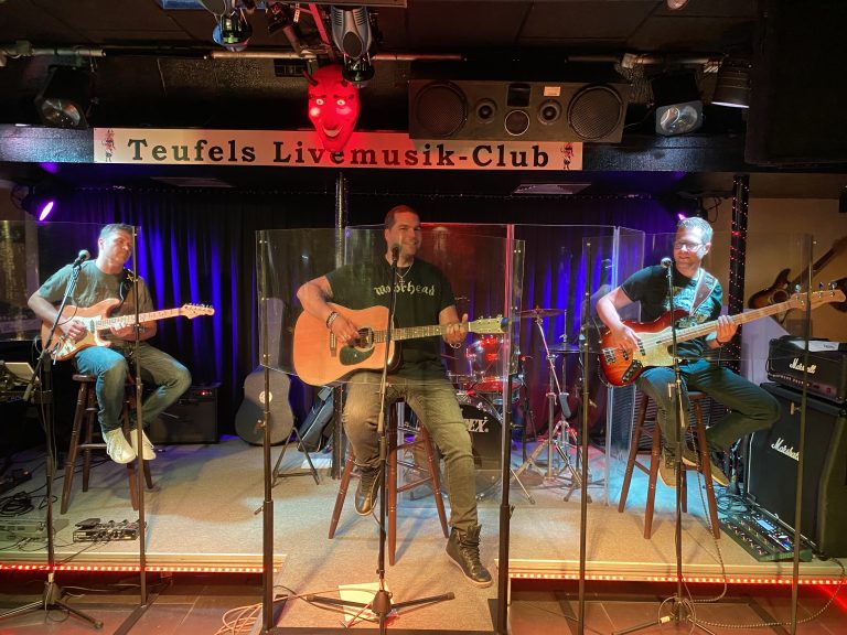 Mick J. Pash + Band