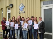 Zehn neue Babysitter des Deutschen Kinderschutzbundes erhalten Zertifikate