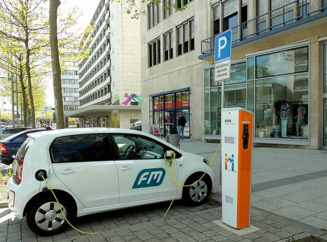electric-vehicle-1394335_960_720