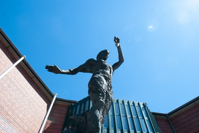Skulptur von Doris Waschk-Balz vor dem Amtsgericht in Ahrensburg, Foto Stephanie Brunsen Kulturabteilung Stormarn