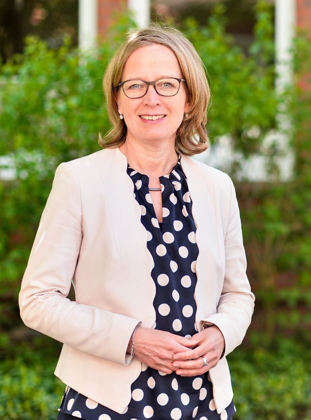 B.Engel (1) Portrait BKG
