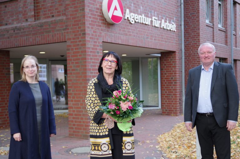 Doris Ziethen-Rennholz für weitere fünf Jahre als Leiterin des Jobcenters Stormarn bestätigt