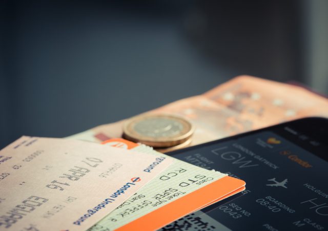 Ticket pexels-torsten-dettlaff-69866