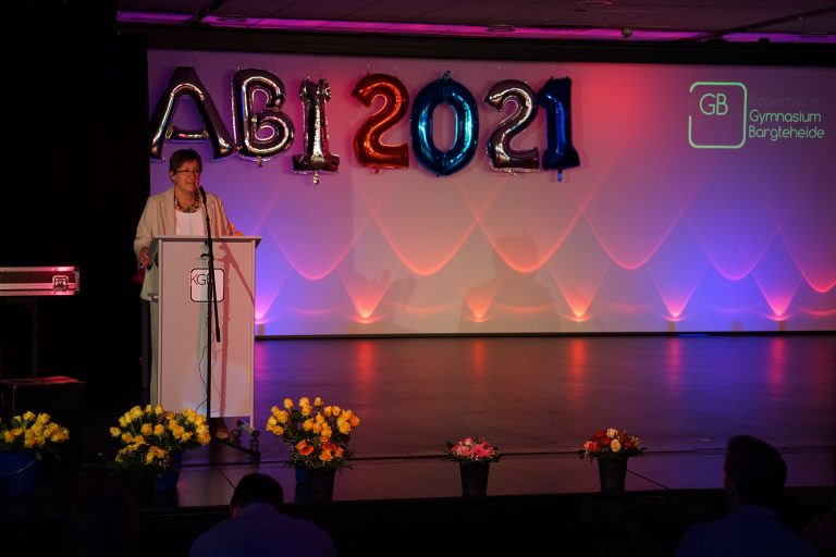 KGB verabschiedet erfolgreiche Abiturientinnen und Abiturienten