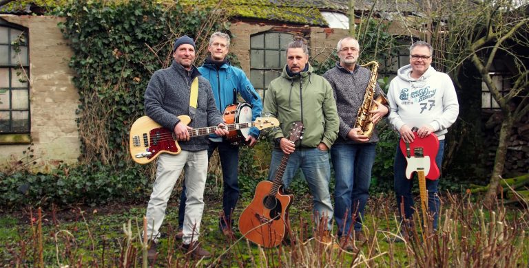 Kleines Theater Bargteheide — nach Kinostart geht es mit cooler Rockmusik der „Roaring 40s“ weiter bei freiem Eintritt!