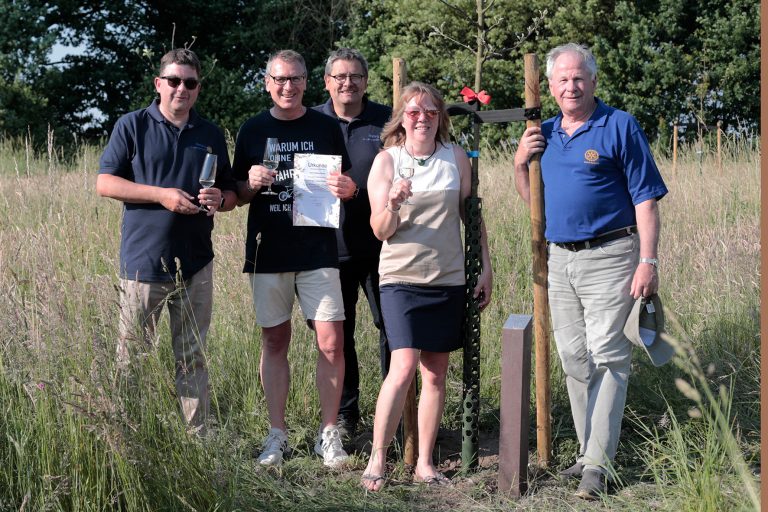 Rotarier pflanzen 50 Obstbäume für Bargteheide