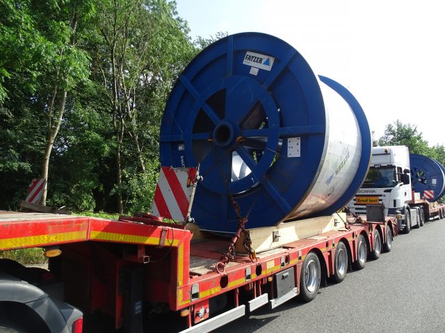Transporter mit Seilbahnseilen